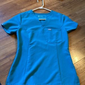 NWOT Teal Figs Slim Catarina One Pocket Scrub Top
